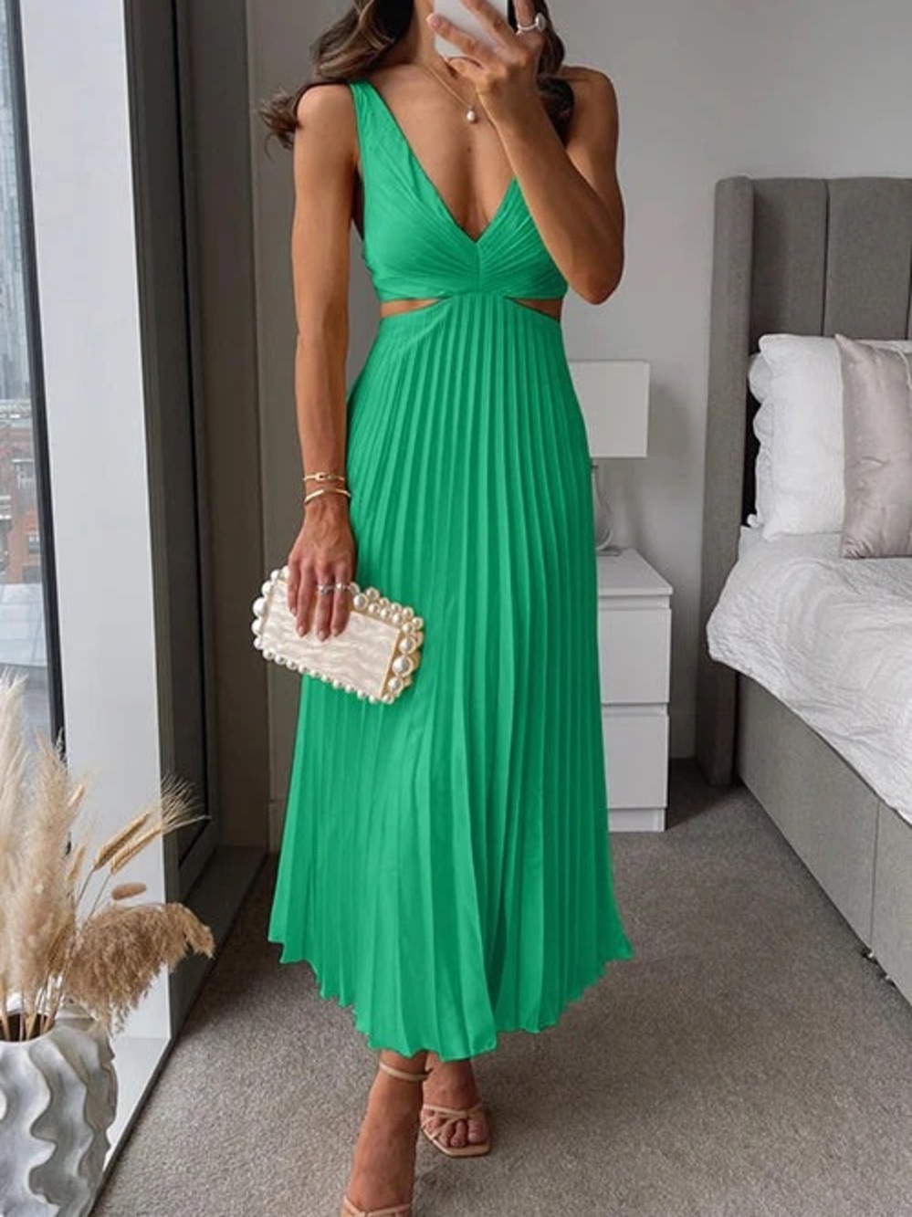 Sleeveless Green Pleated Midi Dress - Elegant V-Neck Brand new - Never Worn